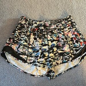 EUC lululemon hotty hot shorts size 8 tall with 4” inseam. Bright pattern